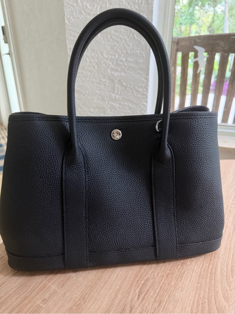 Hermès Garden Party 30 bag dupe is crafted from black leather.
